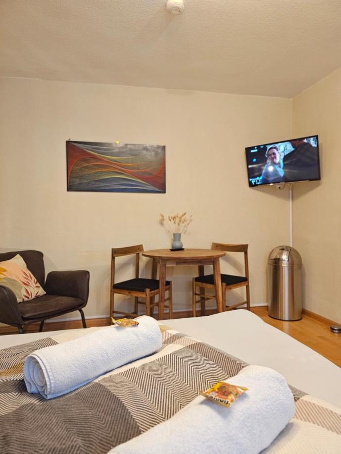 Doppelzimmer 1 I Geteiltes Bad & Kueche I Mit Dem Zug Nur 4 Min Bis Zum Hauptbahnhof Friburgo in Brisgovia Esterno foto