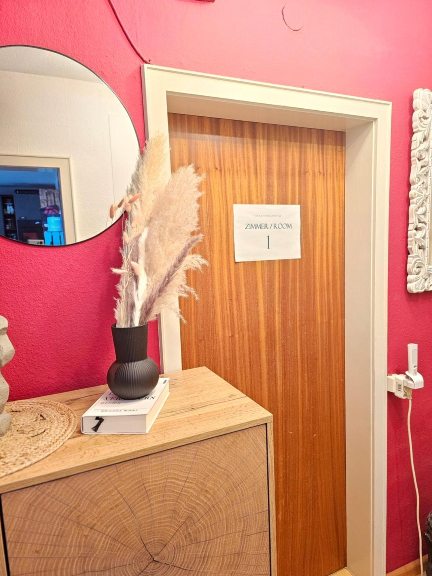 Doppelzimmer 1 I Geteiltes Bad & Kueche I Mit Dem Zug Nur 4 Min Bis Zum Hauptbahnhof Friburgo in Brisgovia Esterno foto